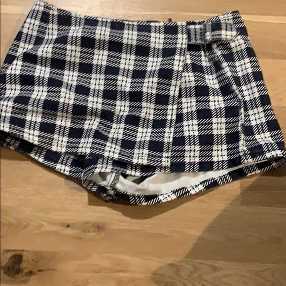 BDG Hopscotch Plaid Skort - Picture 4 of 5
